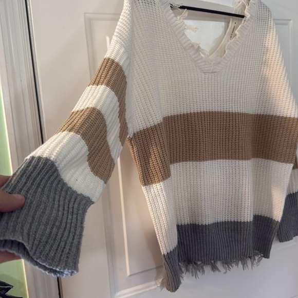 Moon&Madison Color Block Knit Oversized Sweater V Neck Fringe Rough Edges Medium - Picture 3 of 9